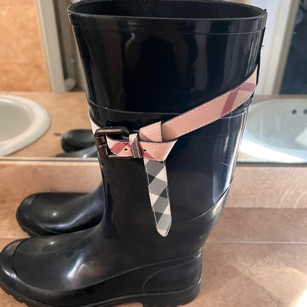 BURBERRY RAIN BOOTS